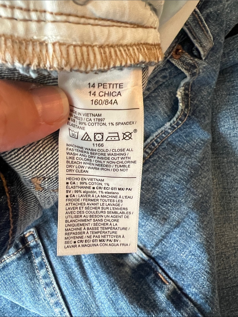 Old Navy petite high rise barrel leg Jeans - Picture 4 of 16